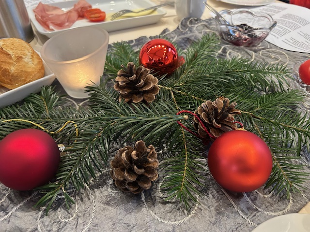 kfd-Messe mit adventlichem Frühstück