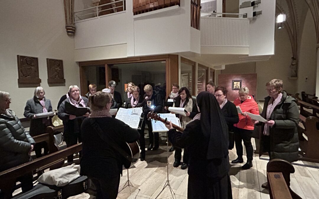 „AUF DEN SPUREN DES LEIDENS: DER SINGENDE KREUZWEG IN BEESTEN“